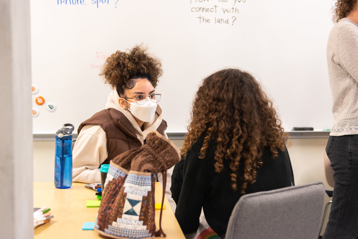 Two people sit and chat in the Embark Studio.